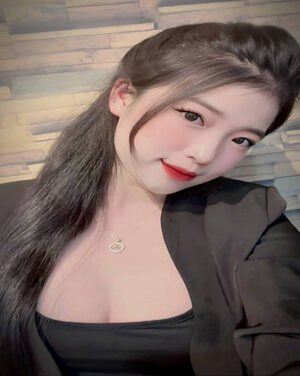 Khách hàng trải nghiệm massage tại nhà với không gian riêng tư, thoải mái